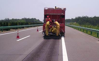 The correct way to maintain road construction machinery